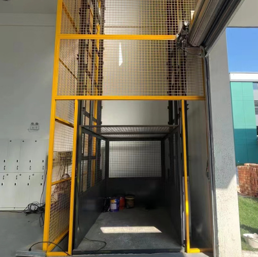 永丰导轨式升降机助力物流园破解运输难题