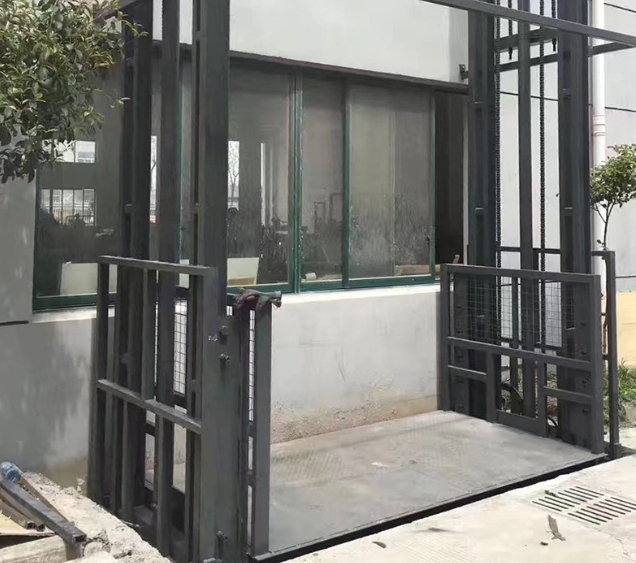 永丰导轨式施工升降机助力民生工程提速增效